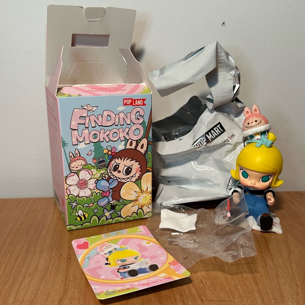 Popmart Molly x Finding Mokoko Collectible Figure